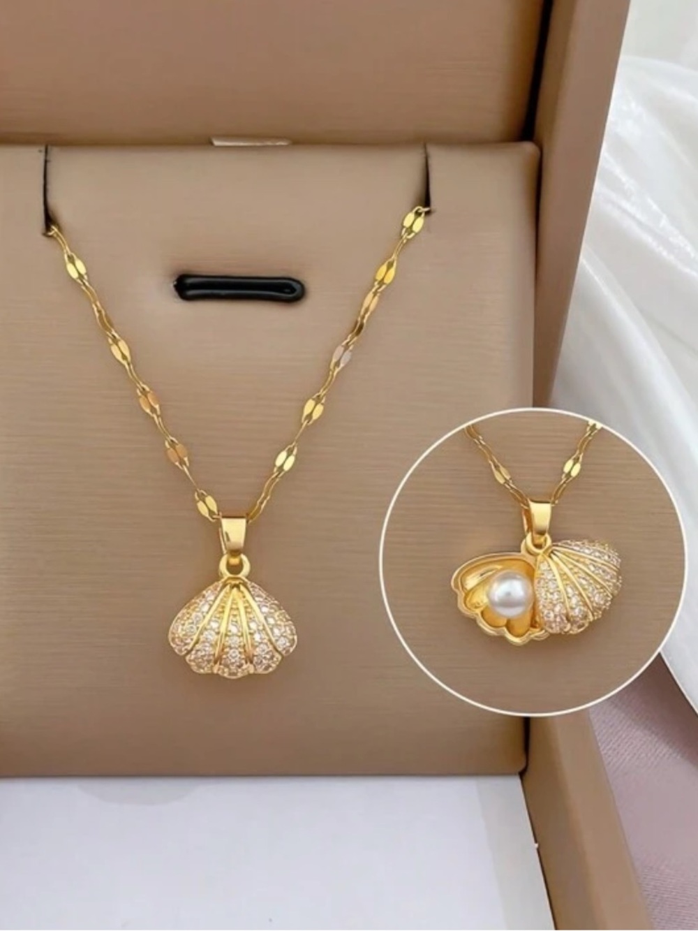 Gold Shell Pearl Pendant Necklace for Women